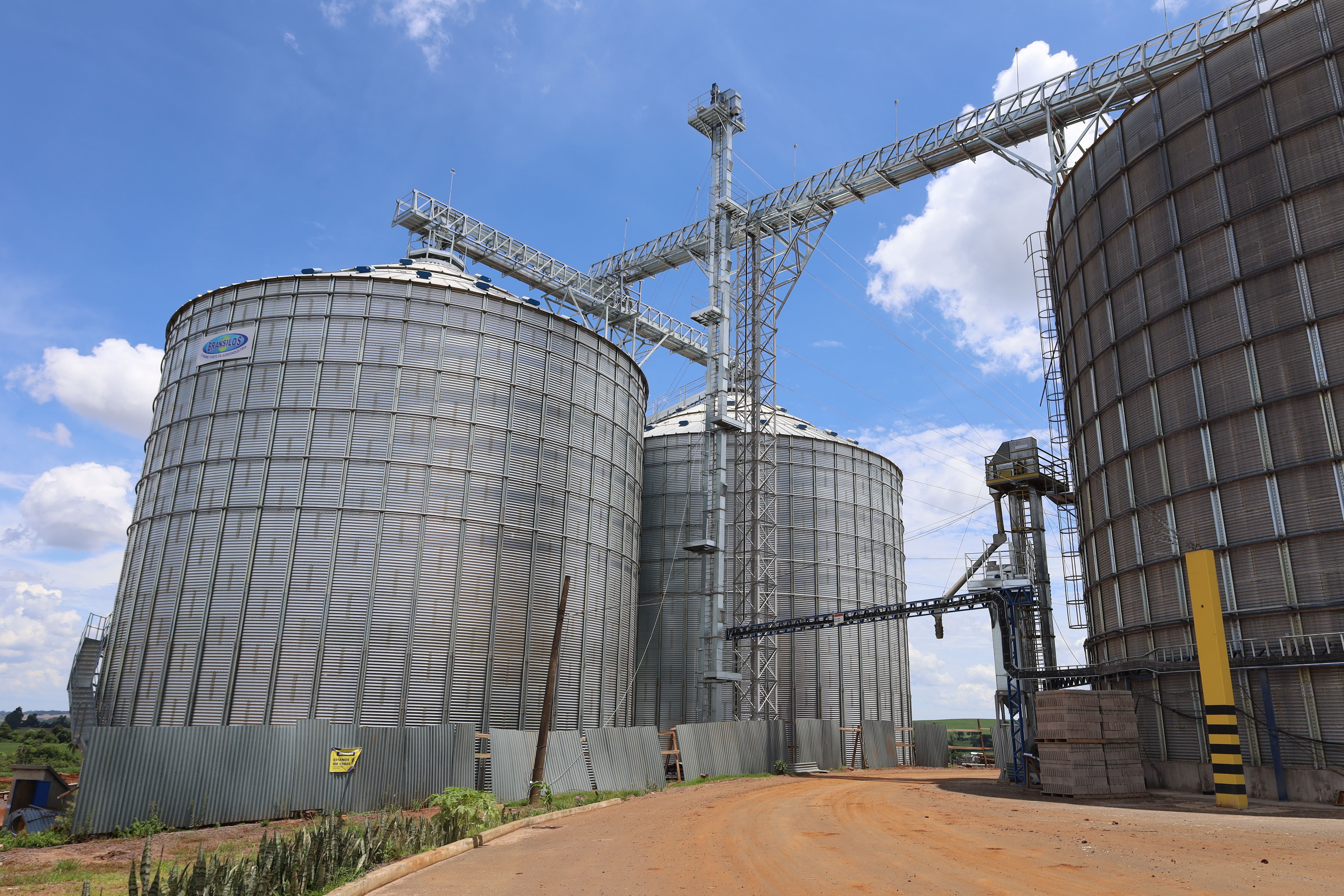 GR&Atilde;OS COM QUALIDADE: Iniciada a safra 25/26 de milho na Cooper A1  